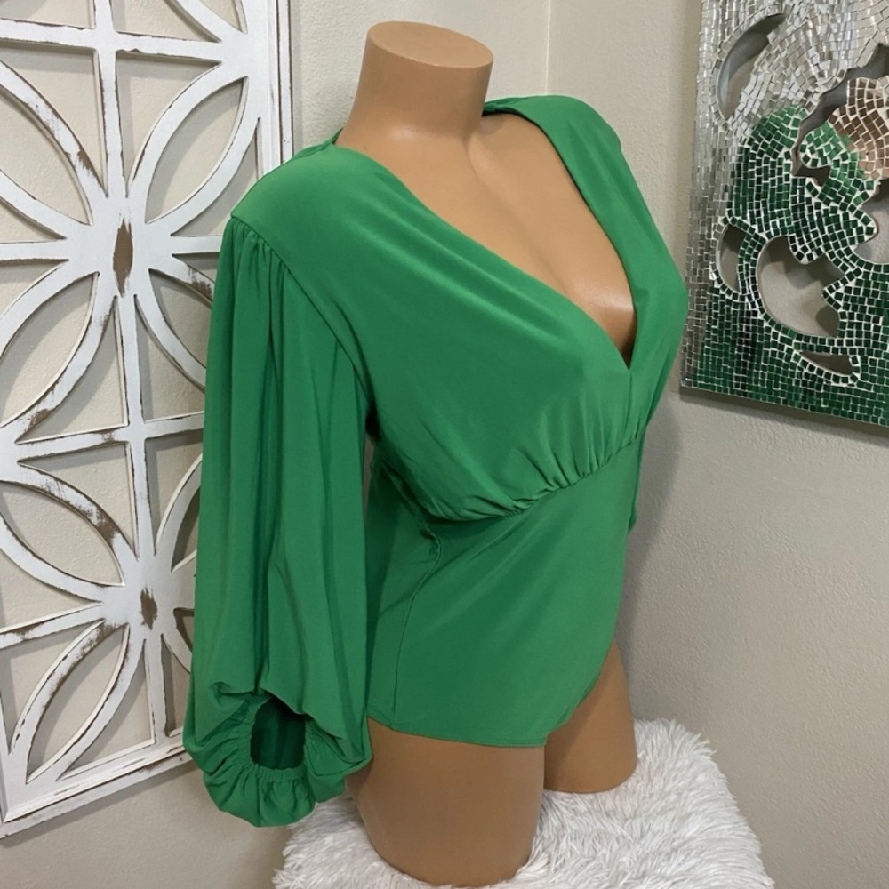 EXPRESS medium GREEN V NECK BALLOON SLEEVE STRETCH ONE PIECE BODYSUIT - Picture 2 of 6